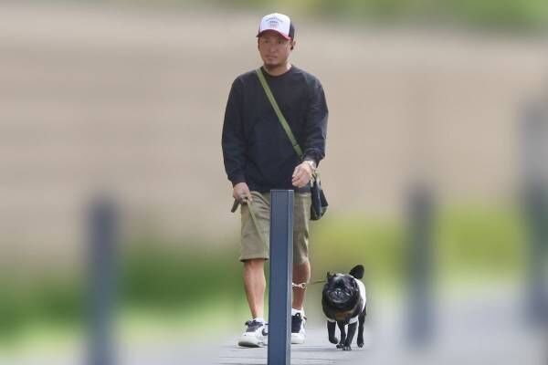 大野智　事務所危機に宮古島から緊急帰京！目撃した愛犬との散歩で見せた“ワイルドな変貌”
