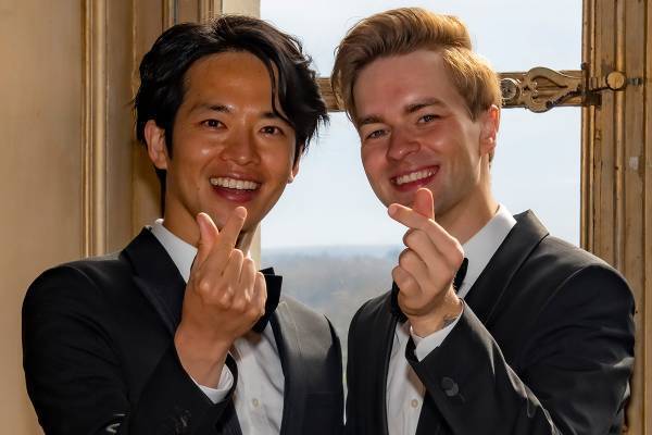 床バレエで人気の“美尻王子”が同性婚！〈3〉フランスで婚姻届けを提出し正式な結婚カップルに。新婚番組出演で思うこと