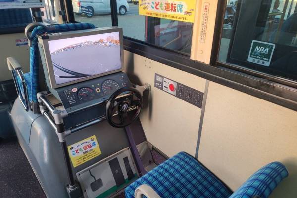 SNSで話題呼ぶ「こども運転席」搭載の路線バス　新潟交通が語った“誕生秘話”