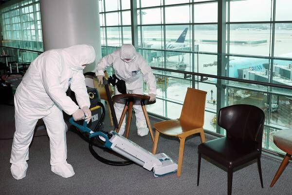 仁川国際空港で行われたトコジラミ対策の様子（写真：時事通信）
