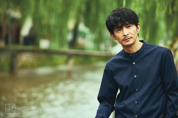 津田健次郎　大人気写真集の撮影秘話…同性スタッフも思わず「色気がすごい」