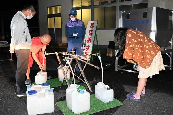 岡山県では浄水場で目標値を大きく超えたPFASが検出。給水車を出て対応した（写真：共同通信）