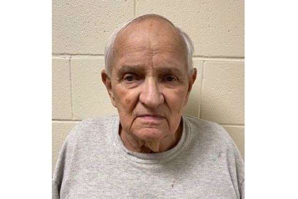 飼いネコの治療費めぐり口論に……84歳男が妻を殴り殺す