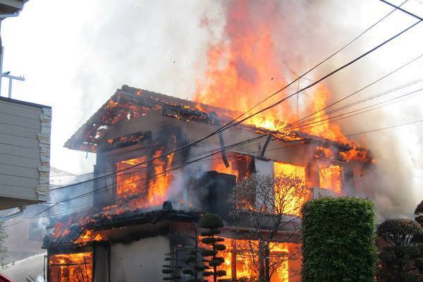 置き配のペットボトルが火災を招く！乾燥する季節の「意外な火の元」10