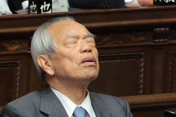 「裏金4000万円疑惑」の谷川弥一議員　事務所は逆ギレ＆居眠り問題にまさかの“回答拒否”