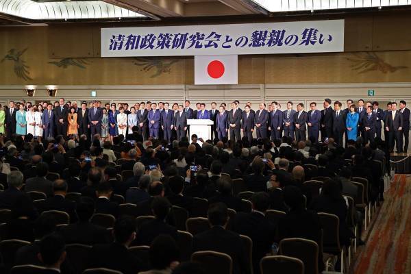 政治資金パーティによるキックバックが「裏金」となる仕組みとは