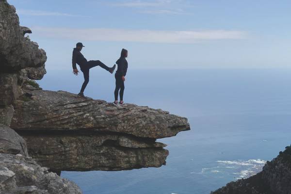 崖から転落死した女性、プロポーズを断られた恋人に突き落とされていた
