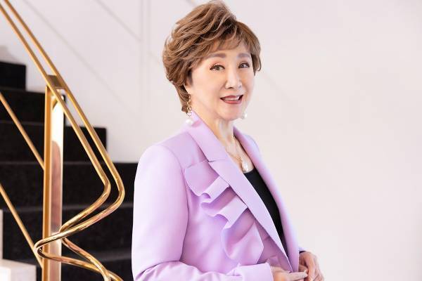 小林幸子　10歳で歌手デビュー、不遇の15年を経てつかんだダブルミリオン