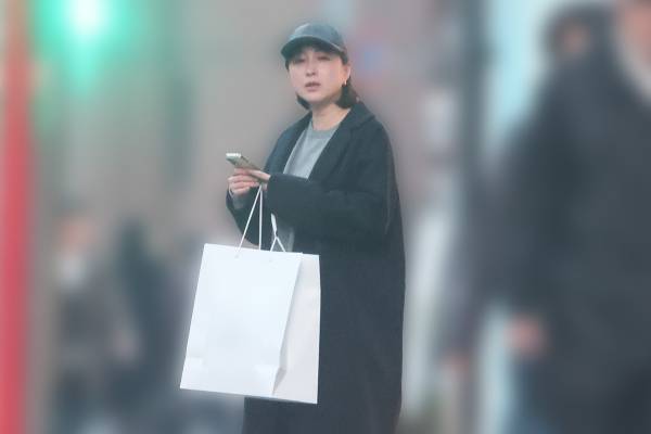 広末涼子　復帰オファー殺到で余裕の“不倫休業”生活！エステ通い、夏には路上で堂々自撮りも