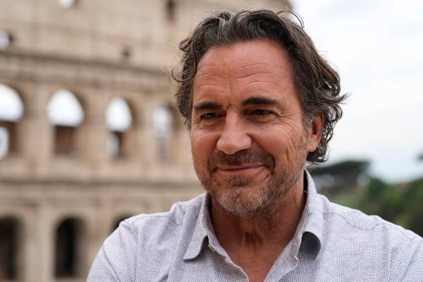 俳優を騙るロマンス詐欺で毒殺未遂「夫を追い出せと言われたから」