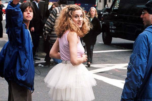 『SATC』オープニングでキャリーが着ていたチュールスカートが770万円で落札