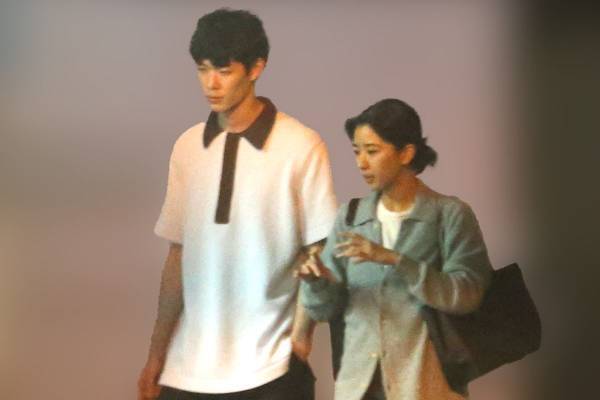 黒島結菜＆宮沢氷魚　同棲直前に2人でパリへ…事実婚選択にあった“家族”杏の助言