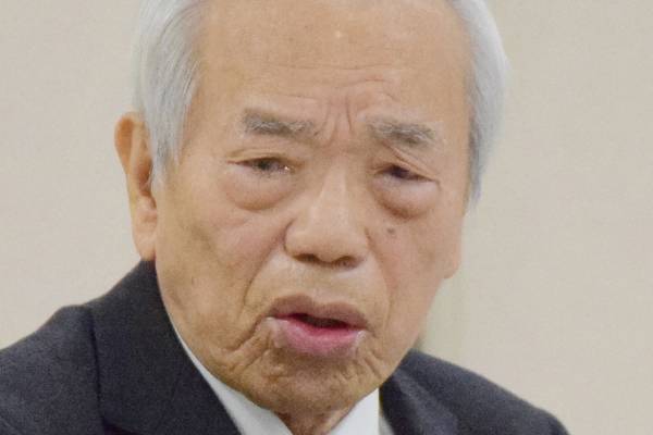 「あんたたちは無茶苦茶」谷川弥一議員　記者会見でまた逆ギレ！謎のニコニコポーズも飛び出しSNSドン引き