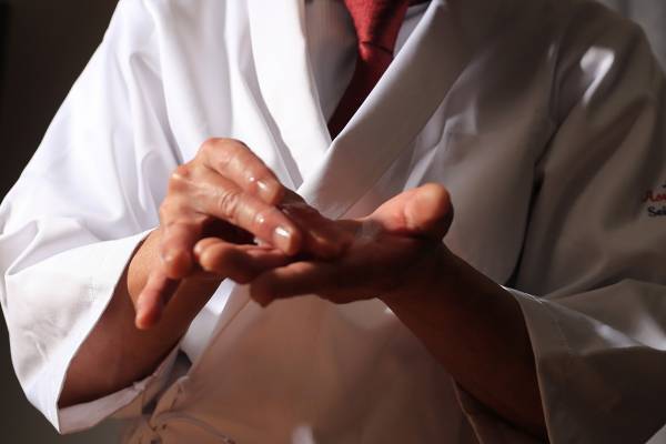 高級寿司店の店主から「殴りかけられた」告白の女性　心ない声続出もXフォロワー倍増、インプも2億超えの“一人勝ち”