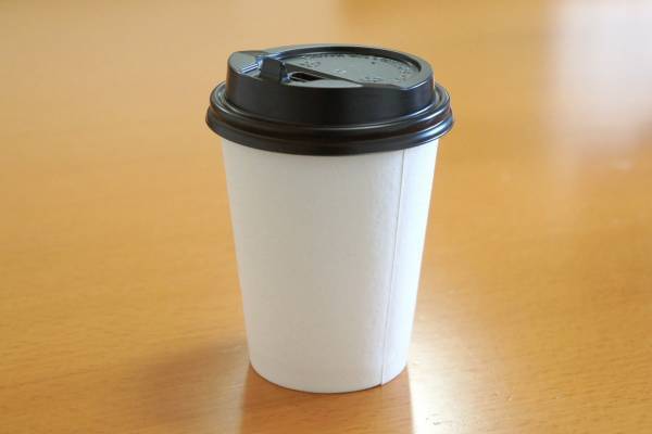 レギュラーコーヒー注文でラージ注いだ校長が懲戒免職「政治家は裏金3000万でもお咎めなし」の違和感