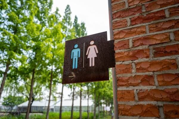 公衆トイレで13歳の少女を集団レイプした犯人にイタリア副首相が去勢を要求