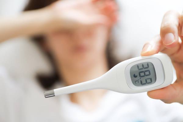 コロナ第10波で入院患者が急増　40～50代が肺炎に至るケースも増加中