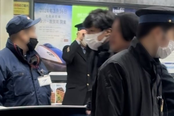 東山紀之【目撃撮】昨年末でタレント引退も…被災地での支援活動に井ノ原と励むワケ