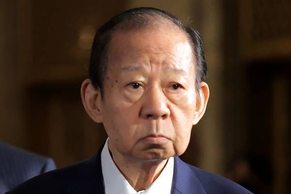 二階元幹事長　書籍代3500万円に批判噴出…購入額上位の出版社が明かした「購入の経緯」
