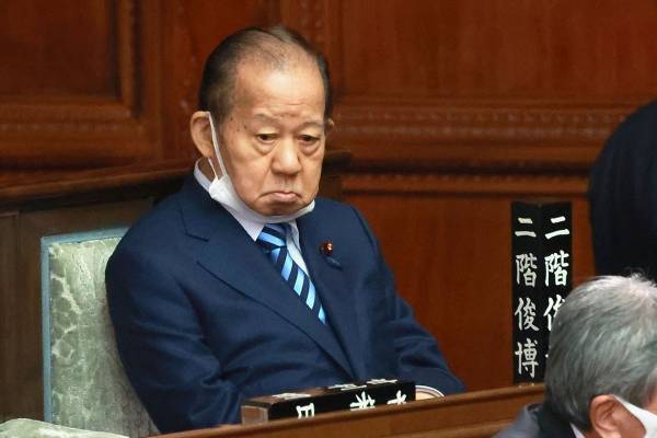 「騙されたのはうち」二階元幹事長　“1千万円分”購入した書籍の出版社が明かす衝撃の「裏事情」
