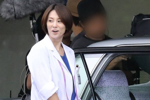 米倉涼子　映画『ドクターX』の撮影が大幅遅延…事務所再建の老紳士（74）も就任4カ月で急逝の二重苦