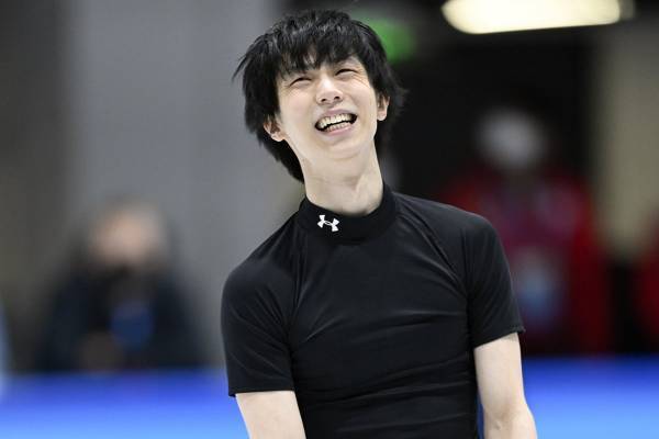 羽生結弦　チケットに「8000円写真集」を“抱き合わせ”…アイスショーの“アイドル風”販売が話題に