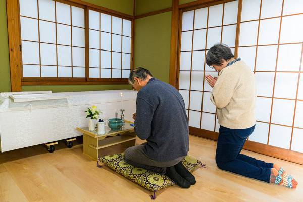 孤独な遺体を受け入れ続ける夫婦2人だけの葬儀社の覚悟「身寄りがない方も私たちがお見送りします」
