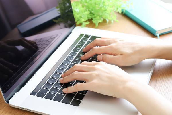 ビジネスメールで「よろしくお願い“致します”」はNGなのか　ビジネスメールのプロが示した意外な見解