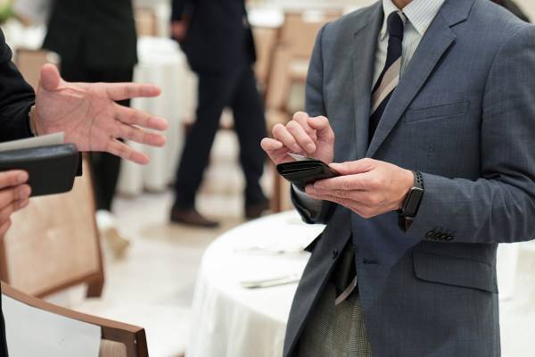 メール1通で内定辞退は非常識？Xで議論勃発「企業もお祈りメール1通で済ますのに」