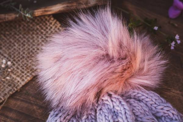 「元気がない」と動物病院に持ち込まれたハリネズミの赤ちゃん、帽子のポンポンだった