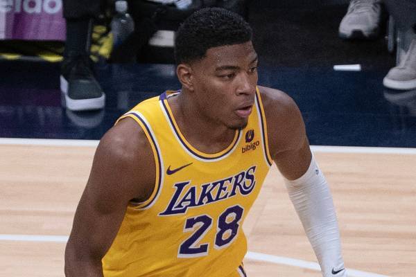 「マジ笑った」NBAの試合中継に映りこんだ“超人気お笑いコンビ”にSNS衝撃「すっごいいい笑顔」