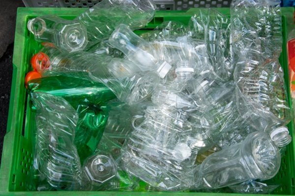 ナノプラスチックに含まれる化学物質で子宮内膜症や流産の可能性も…市販の弁当容器、ペットボトルから数百万個レベルで溶け出す