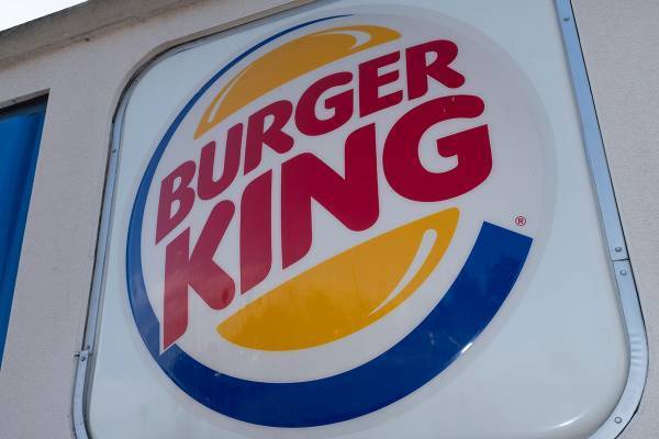 「街の景観を損ねてる」バーガーキング渋谷店の“落書き”風プロモーションに批判続出…同社の見解は？