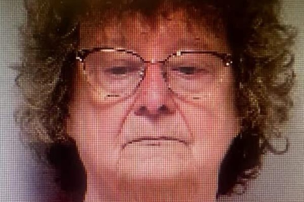 詐欺被害に遭った74歳女性、損失を穴埋めしようと銀行強盗