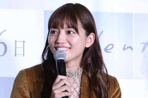 「ここ付き合ってるん!?」川口春奈　松下洸平とのバラエティロケで映り込んだ“大胆スキンシップ“に視聴者衝撃「ニヤニヤした」