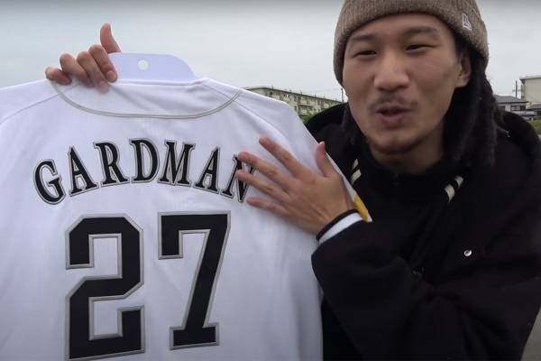 「好きに燃やしたり使って」人気YouTuber　始球式ユニフォームを捨てるドッキリを謝罪も“お墨付き”を暴露…球団広報の回答は？