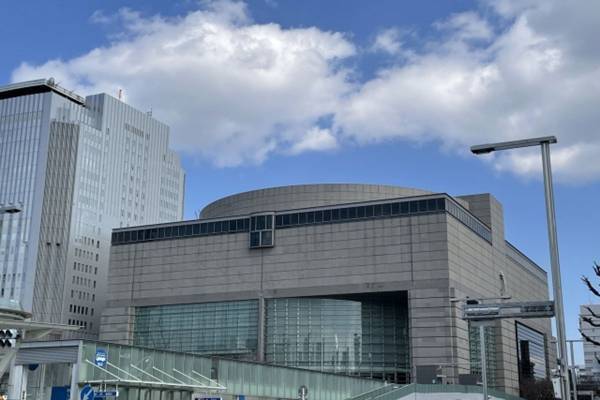 「この席で何見るんだ？？」宝塚歌劇団の公演が“ほとんど見えない”と物議…会場側の見解は