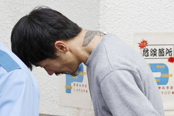 5月8日、送検のため警視庁大井署を出る関根容疑者