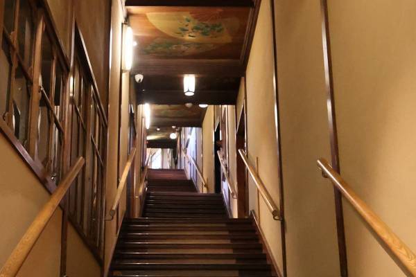 昭和レトロにタイムスリップできる！ホテル雅叙園東京「昭和モダン×百段階段」