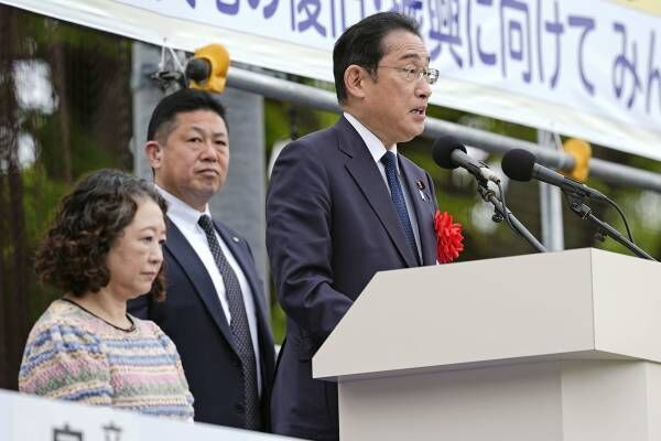 岸田首相と、連合の芳野友子会長。賃上げに尽力したが……（写真：共同通信）