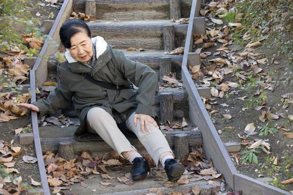 エスカレーターに挟まれ窒息したケースも…街中に潜む思いがけない“死の危険”