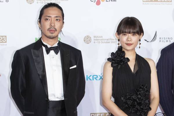 若葉竜也　ライブ配信で見せた熱愛報道の杉咲花との「おそろいTシャツ」