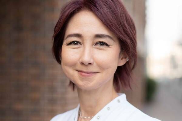 女優のほかレーサーとしても活躍した岡安由美子