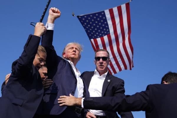 「安倍元首相の声が聞こえて…」トランプ前大統領　銃撃から“助かった理由”がSNSで拡散も…投稿主は「ジョーク」