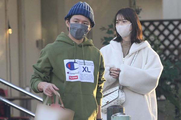 佐々木希　ゲス不倫で無収入になった夫・渡部建の「調教」と「献身」1年7カ月《騒動から5年、テレビ初告白》