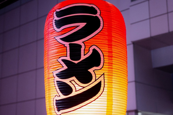 《厨房内でタバコを手に》人気ラーメン店主の写真がXで物議…保健所は「やめてくださいという話になる」