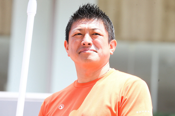 「え？もう入れちゃったよ？」『上方漫才大賞』受賞の46歳ピン芸人　参政党・神谷代表の“手のひら返し”に呆然