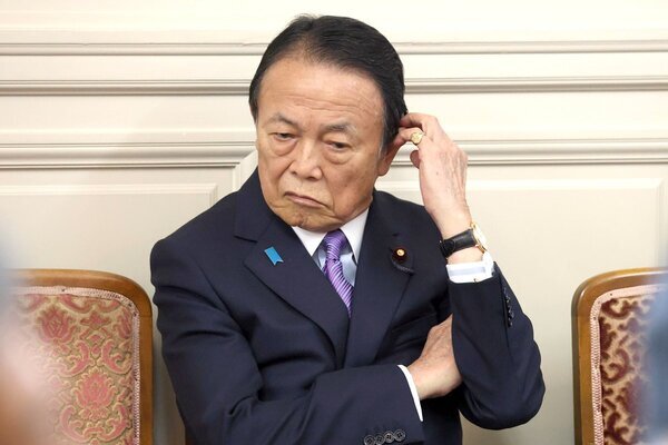 《犬猿の仲》麻生太郎氏　「石破首相の続投許さない」報道…総裁就任時にも見せていた“不機嫌すぎる態度”