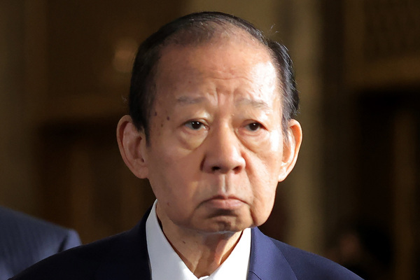 「かなり痩せてる」二階俊博氏　落選三男・伸康氏の街宣活動で見せた“激変近影”に衝撃の声続出