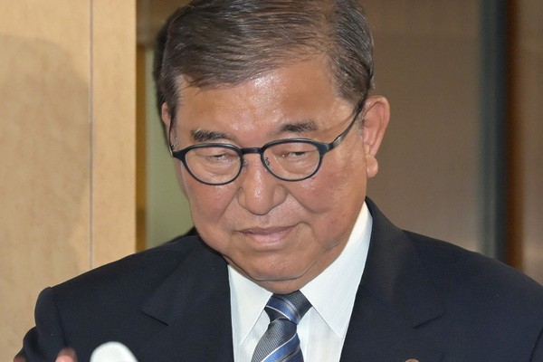 石破首相　退陣報道を全否定も…18年前の安倍元首相への「特大ブーメラン発言」に止まぬ批判